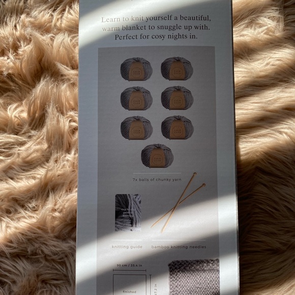 Calm Club- Comfort Blanket Knit Kit - Picture 4 of 4